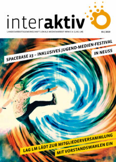 Cover der interaktiv. Man sieht eine Person in einem Weltall-Strudel. Text: SpaceBase 23 - Inklusives Jugend-Medien-Festival in Neuss. LAG LM lädt zur Mitgliederversammlung mit Vorstandswahlen ein.